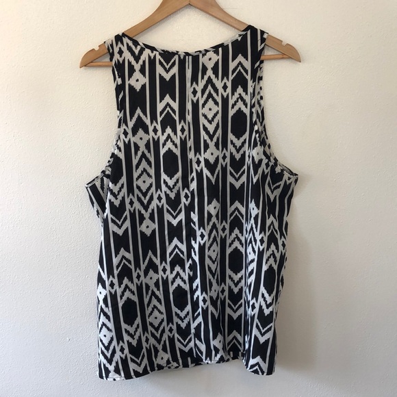 Forever 21+ Black & White Shell - 2X - Picture 3 of 4